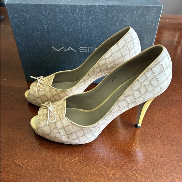 Via Spiga Quill Chalk Crocodile 4” Stiletto Heels Sz 9.5M - Picture 4 of 6